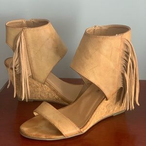 RAMPAGE wedges with leather fringe
